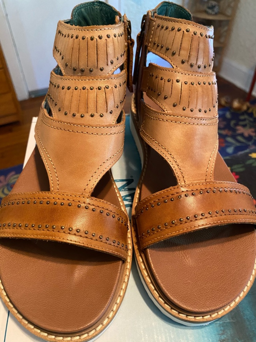 NIB Roan for Bed Stu Leather Passenger Tan Oats Sandals 9 Adorable!